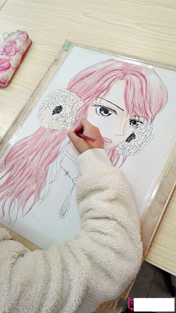 漂亮的儿童画图片，红头发女人
