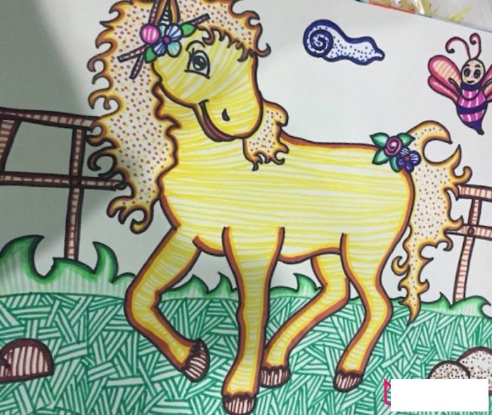 好看的马儿儿童画图片，小学生儿童画